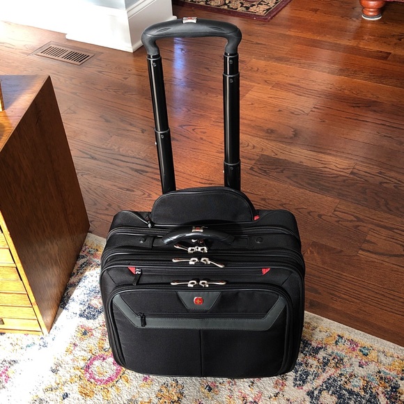 SwissGear Rolling Bag in Preloved Condition!